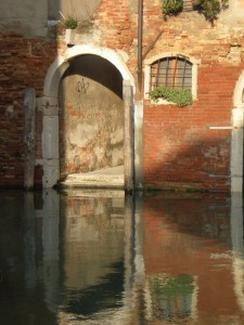 Venice sunny door